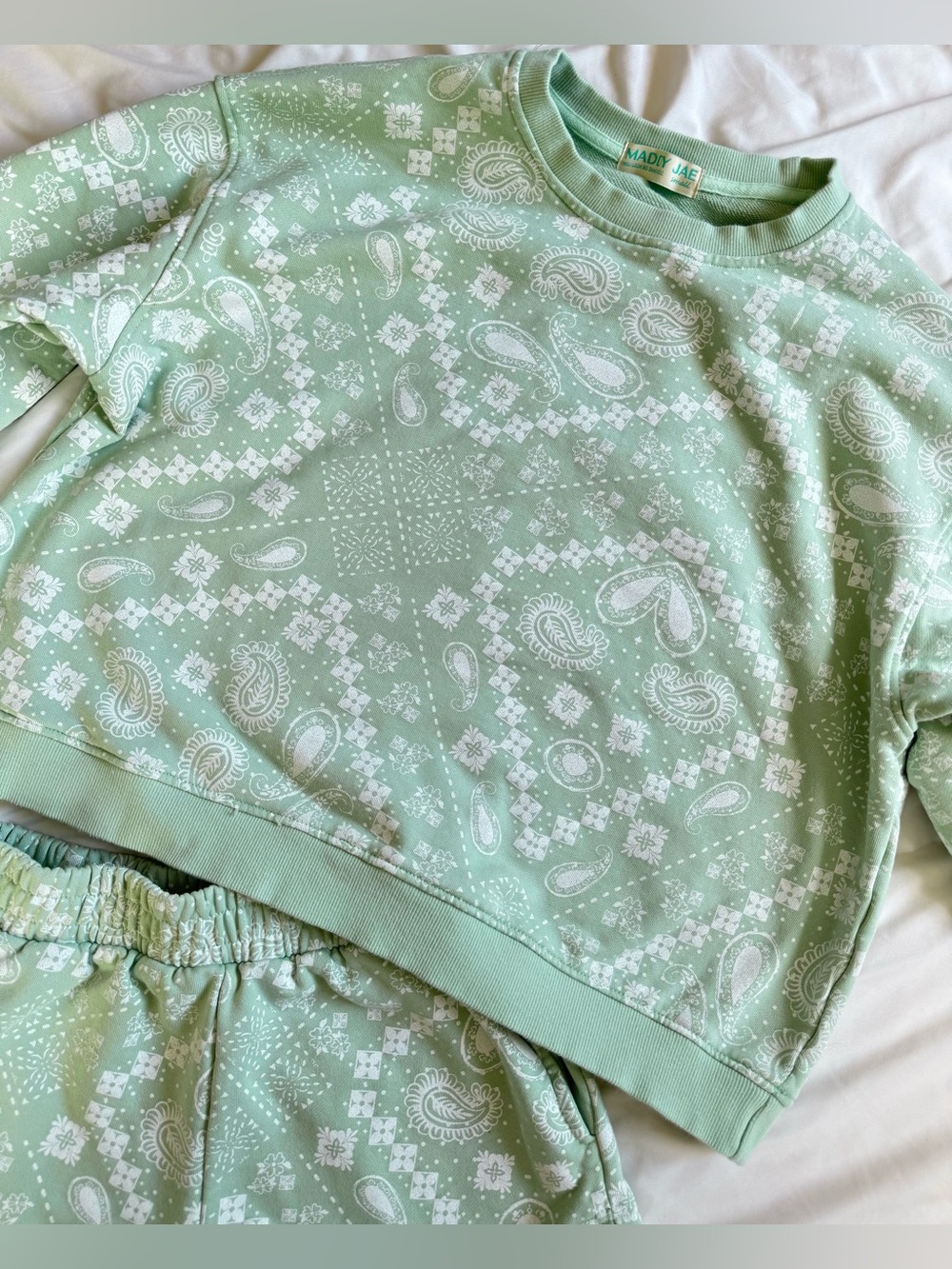 Maddy Jae Aloe Bandana Sweatshirt and Shorts Set Green Size Small S - Picture 2 of 7